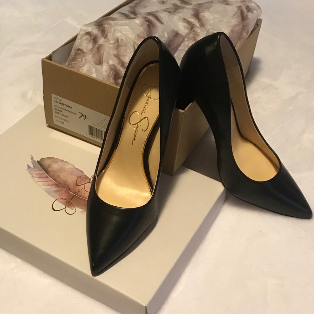 Black chunky heel pumps